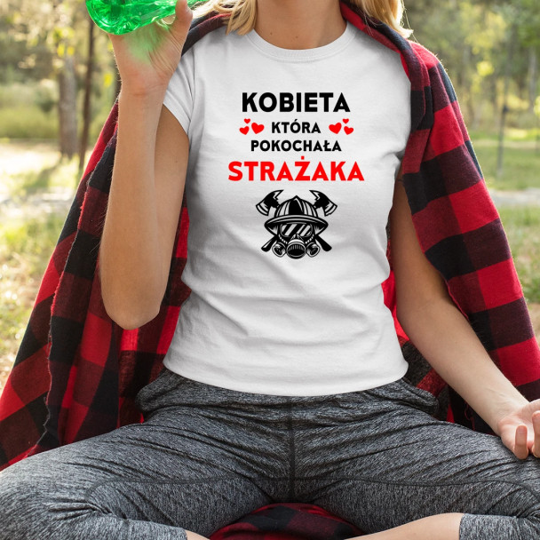 Kobieta, która pokochała strażaka - damska koszulka z nadrukiem