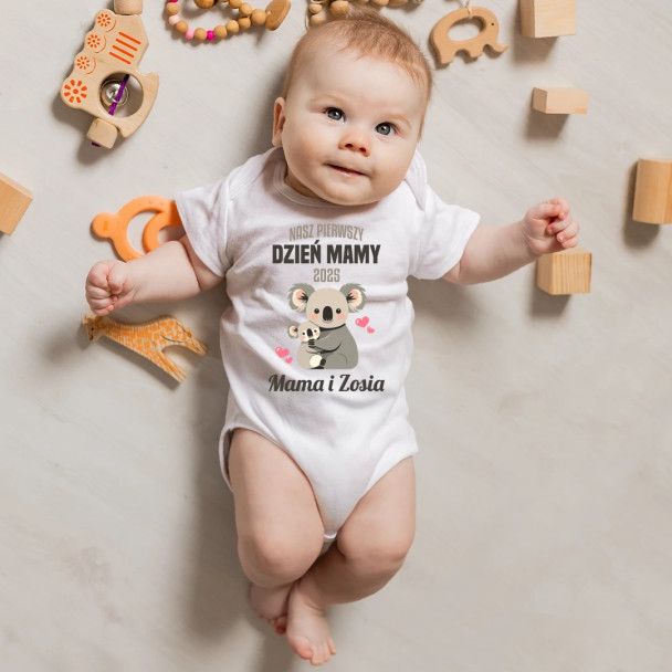 Nasz pierwszy dzień mamy v2 - body dziecięce z nadrukiem - produkt personalizowany