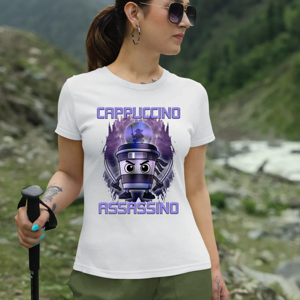 Cappuccino Assassino - Italian Brainrot - damska koszulka z nadrukiem
