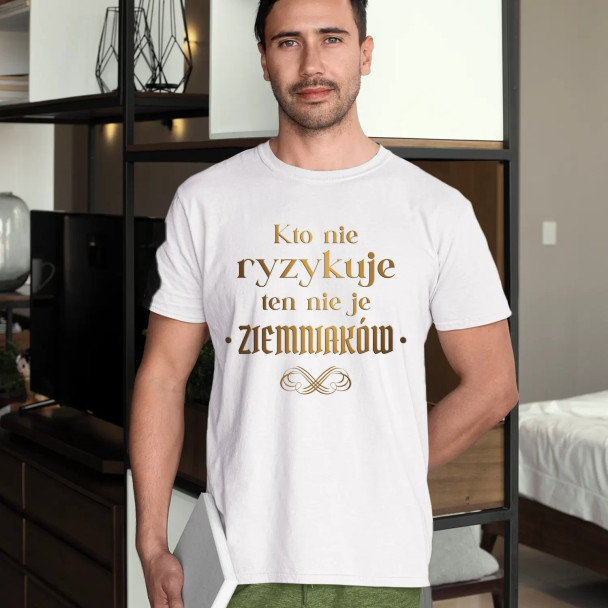 Kto nie ryzykuje ten nie je ziemniaków - dla fanów serialu 1670  - męska koszulka z nadrukiem