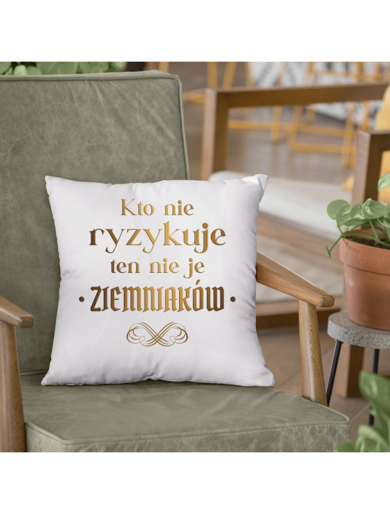 Kto nie ryzykuje ten nie je ziemniaków - dla fanów serialu 1670 - poduszka z nadrukiem