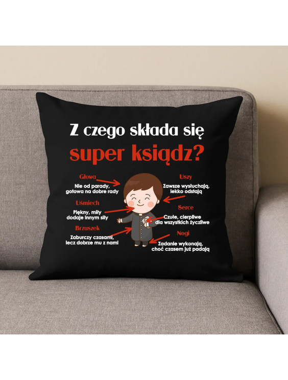 Z czego składa się super ksiądz? - czarna poduszka z nadrukiem